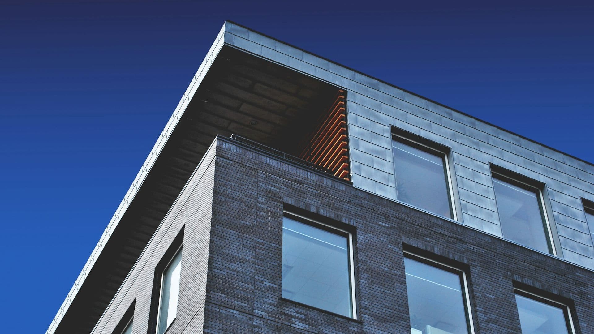Off-Plan vs Ready Property in Dubai: Which Is the Better Investment?